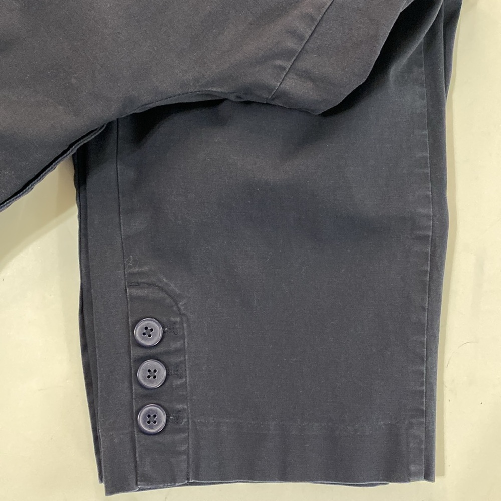 Talbots Capri "Skimmers" Navy Blue Button Details Preppy Classic Size 16‎ - Picture 8 of 11
